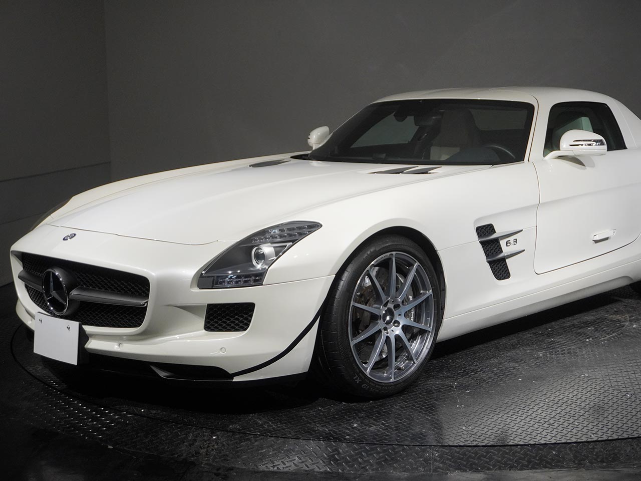 メルセデスAMG SLS