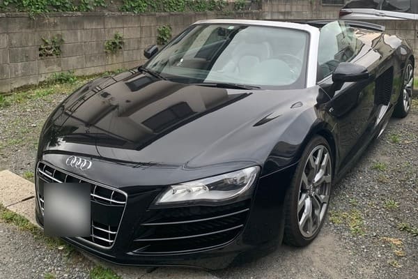 アウディ R8スパイダー 5.2 FSI クワトロ 4WD