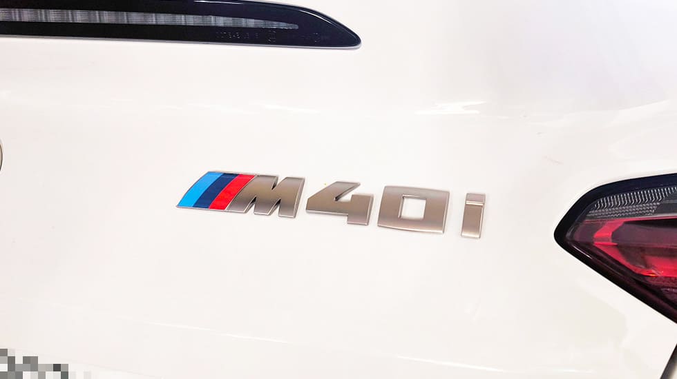 BMW Z4 M40i ロゴ