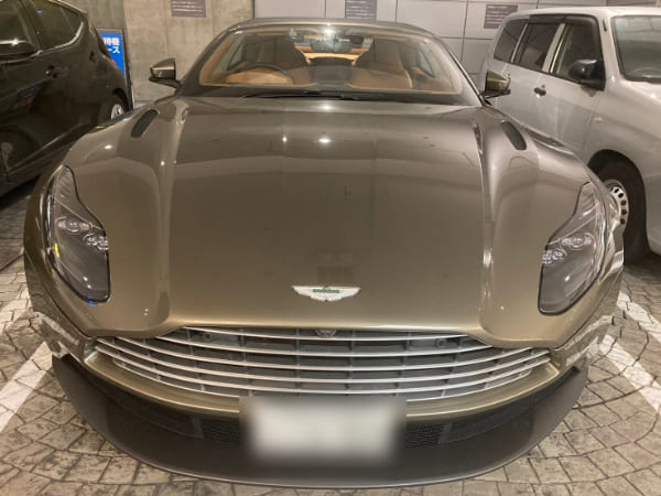 アストンマーチン DB11V8 Volante