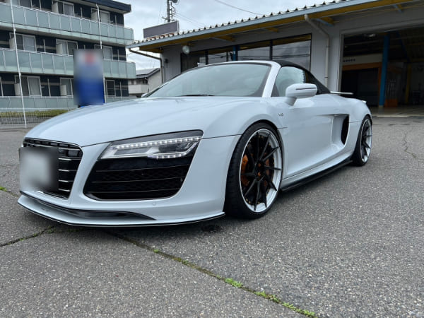 アウディ R8スパイダー 5.2 FSI クワトロ 4WD