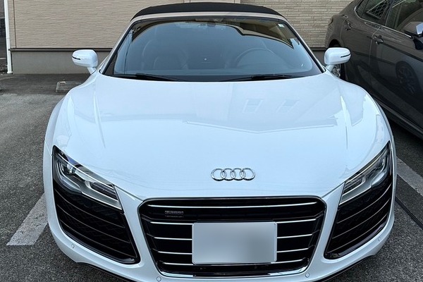 アウディ R8スパイダー 5.2 FSI クワトロ 4WD