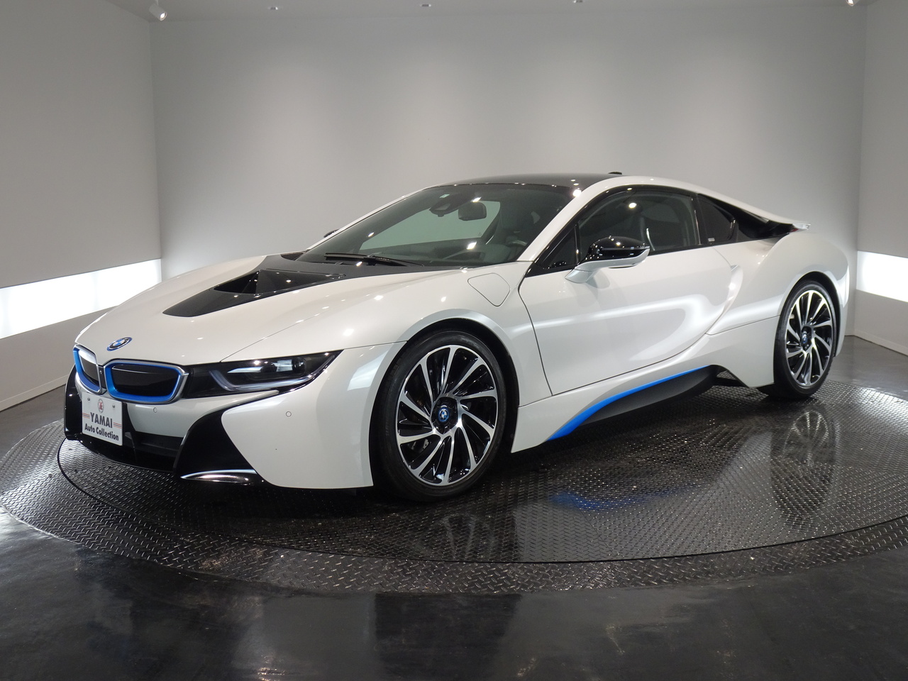 BMW i8