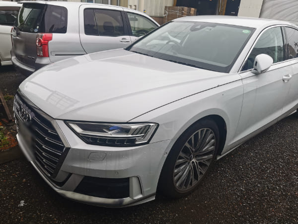 アウディ A8
