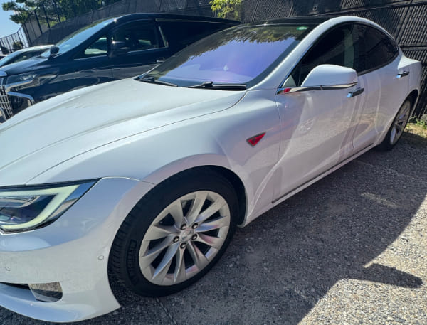 テスラ モデルS デュアルモーターAWD 90D