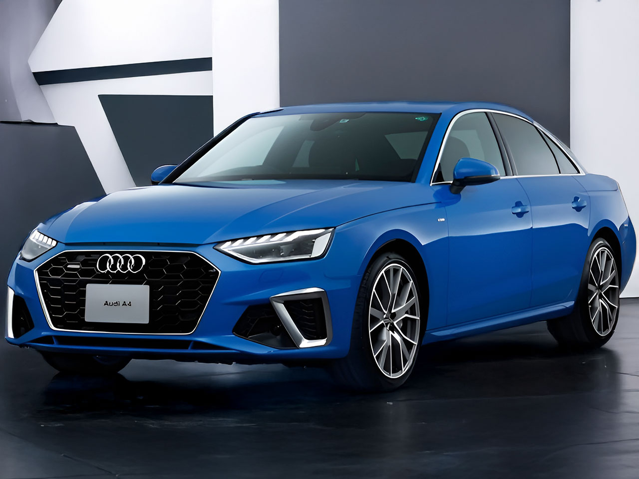 アウディ A4
