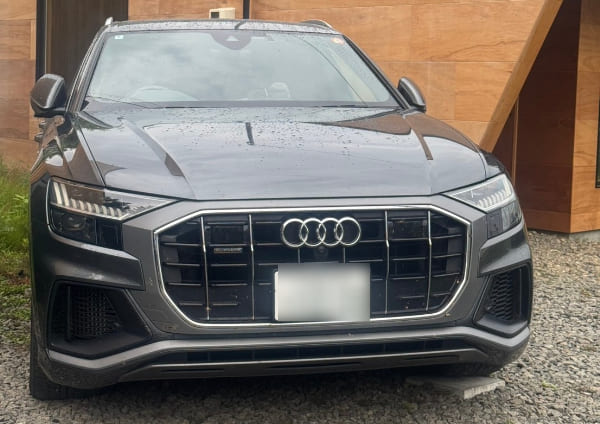 アウディ Q8 55 TFSI クワトロ デビューパッケージ Sライン 4WD